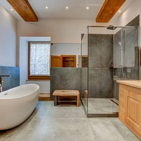 Apartment Spacious 3-bed In The Heart Of With Sauna
